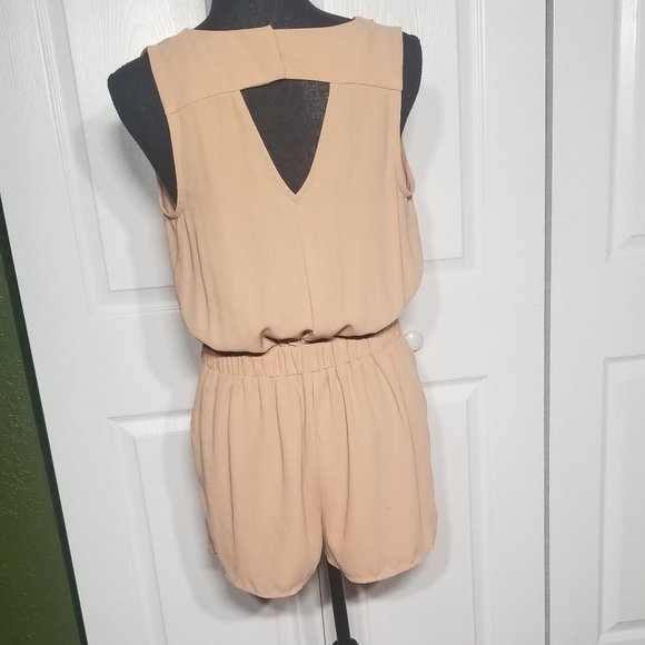 FREE WITH A $45 ⬆️ PURCHASE!! NWOT Romper Shorts - Picture 2 of 5